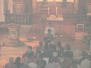 Einzel-Primizsegen für die Gottesdienstbesucher